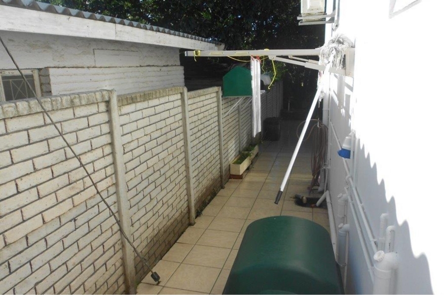 2 Bedroom Property for Sale in Bonza Bay Eastern Cape